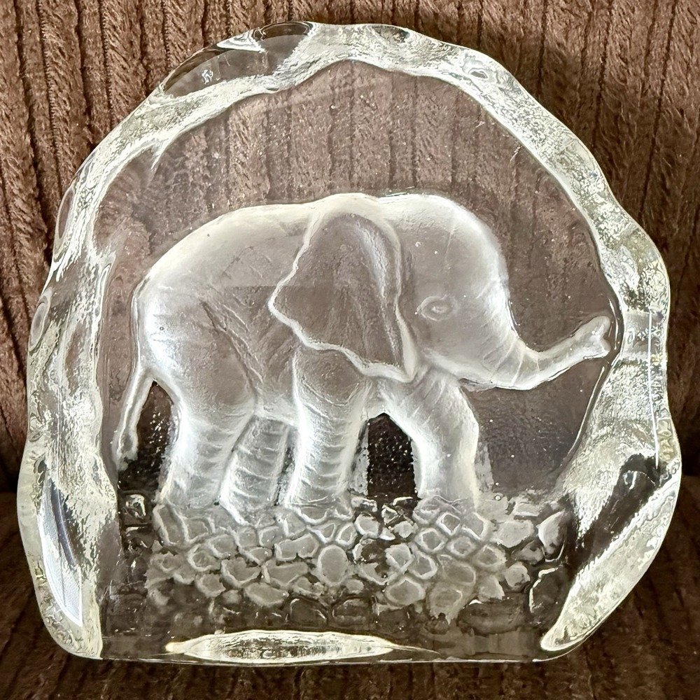 VTG 80s Reverse‎ Intaglio Elephant Paperweight Clear Impressed Art Glass  3.5"